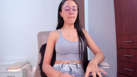 Snapshot of caroliine__ chatting on January 3, 2025, 3:22 pm Caroline online show from January 3, 2025, 3:22 pm