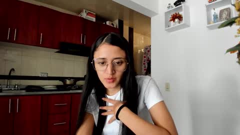 Snapshot of caroliine__ chatting on February 27, 2025, 6:42 pm Caroline online show from February 27, 2025, 6:42 pm