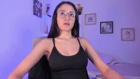 Snapshot of caroliine__ chatting on February 28, 2025, 10:06 pm Caroline online show from February 28, 2025, 10:06 pm