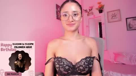 Snapshot of caroliine__ chatting on March 7, 2025, 7:38 pm Caroline online show from March 7, 2025, 7:38 pm