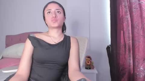 Snapshot of caroliine__ chatting on November 25, 2025, 5:24 pm Caroline online show from November 25, 2025, 5:24 pm