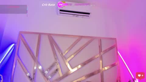 carolina_evannss online show from October 22, 2025, 1:33 pm