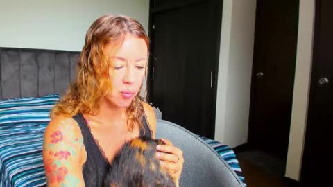 carolina_zaens online show from February 24, 2026, 6:06 pm