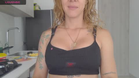 Snapshot of carolina_zaens chatting on April 29, 2026, 6:14 pm carolina_zaens online show from April 29, 2026, 6:14 pm