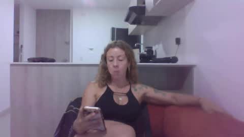 Snapshot of carolina_zaens chatting on May 9, 2026, 1:44 am carolina_zaens online show from May 9, 2026, 1:44 am