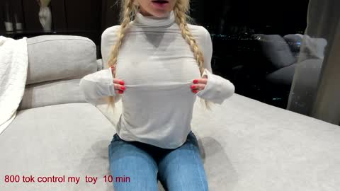 Snapshot of carolinaherera chatting on January 12, 2025, 2:52 pm Lina.I will online 1 December online show from January 12, 2025, 2:52 pm