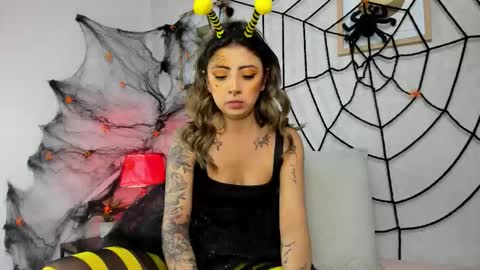  Caroline  online show from October 31, 2025, 11:44 am