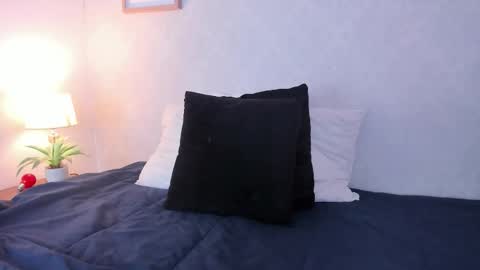  Caroline  online show from November 25, 2025, 11:32 am