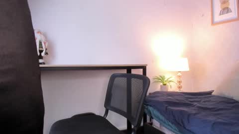  Caroline  online show from January 15, 2026, 11:37 am