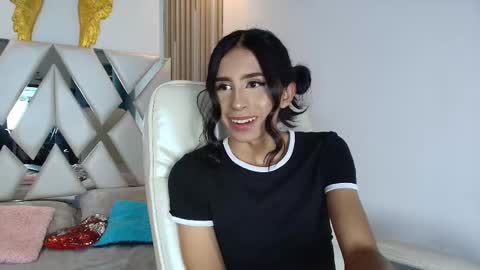 caroline_foster1 online show from September 28, 2025, 10:37 pm