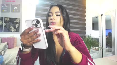 C A R O L I N E online show from March 9, 2025, 1:37 pm