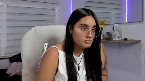Snapshot of caroline_rodriguez_9 chatting on April 18, 2026, 7:18 pm caroline_rodriguez_9 online show from April 18, 2026, 7:18 pm