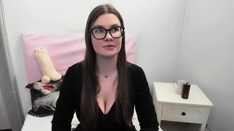 CarolineAmore online show from March 4, 2026, 4:13 pm