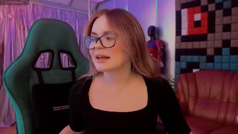 Caroline online show from March 28, 2026, 12:16 pm