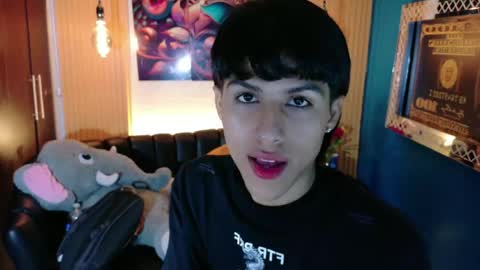 carolinejesh online show from May 19, 2026, 12:33 pm