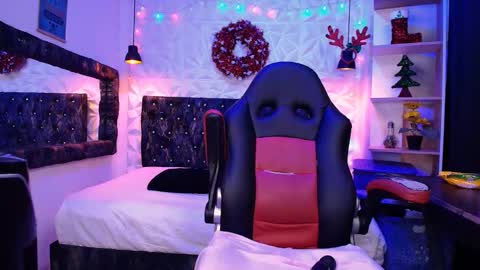 Snapshot of carolinescoth_dl chatting on December 9, 2024, 9:16 pm Caroline Scoth online show from December 9, 2024, 9:16 pm