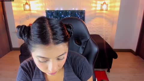 Snapshot of carolinescoth_dl chatting on February 1, 2025, 6:08 pm Caroline Scoth online show from February 1, 2025, 6:08 pm