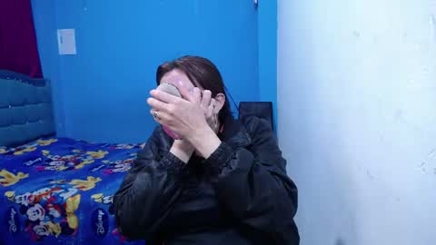 Snapshot of carolinhe_ chatting on July 7, 2026, 7:18 pm Carolinhe online show from July 7, 2026, 7:18 pm
