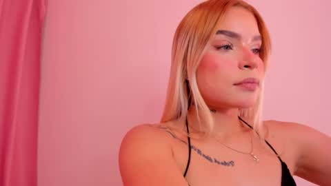 Snapshot of carolinna_ chatting on December 8, 2024, 2:07 am carolinna_ online show from December 8, 2024, 2:07 am