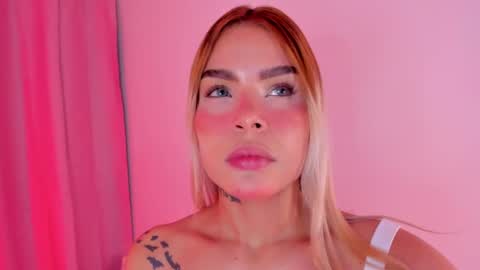 Snapshot of carolinna_ chatting on December 10, 2024, 1:00 am carolinna_ online show from December 10, 2024, 1:00 am