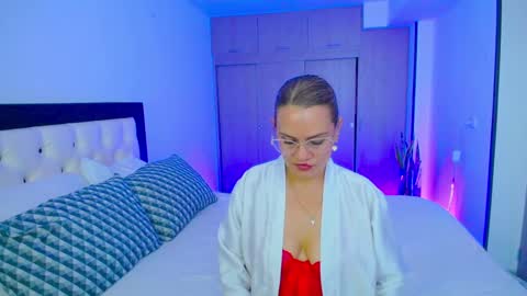 CarolinneFiotti online show from September 25, 2025, 1:48 pm