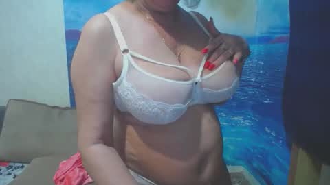 VicunaCool online show from November 15, 2025, 2:35 pm