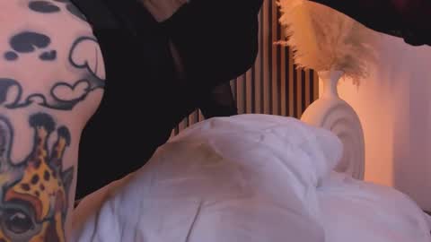 Snapshot of casandra_busting chatting on January 24, 2025, 11:02 pm Casandra online show from January 24, 2025, 11:02 pm