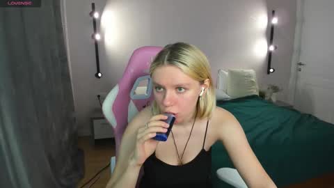 casey__miller online show from October 6, 2025, 1:36 am