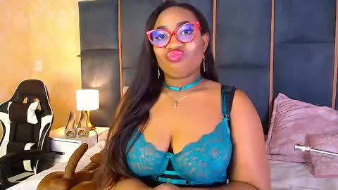 Snapshot of caseymoon chatting on November 4, 2025, 12:26 pm Casey online show from November 4, 2025, 12:26 pm