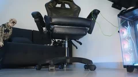 cash_master777 online show from April 19, 2026, 8:00 pm