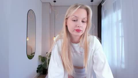 Hello my name is Cassie and my friend Nilo is also here online show from October 3, 2025, 6:54 am