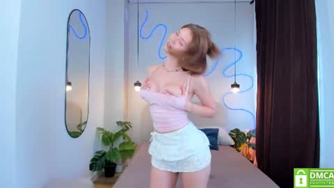 Snapshot of cassie_palmer chatting on July 31, 2026, 7:52 am Hello my name is Cassie and my friend Nilo is also here online show from July 31, 2026, 7:52 am