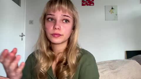 Olivia online show from April 1, 2026, 3:42 pm