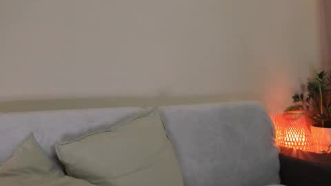  cassandra  online show from December 21, 2025, 9:22 pm