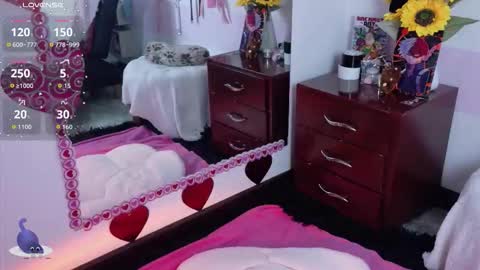 Snapshot of cat_white chatting on February 17, 2026, 3:08 pm Cata online show from February 17, 2026, 3:08 pm