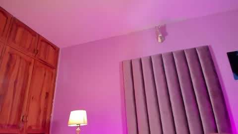 Snapshot of catalella_rouse chatting on May 22, 2026, 3:39 pm catalella_rouse online show from May 22, 2026, 3:39 pm