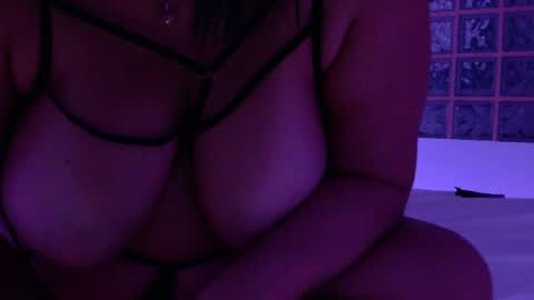 Luna Velvet online show from May 16, 2026, 12:18 am