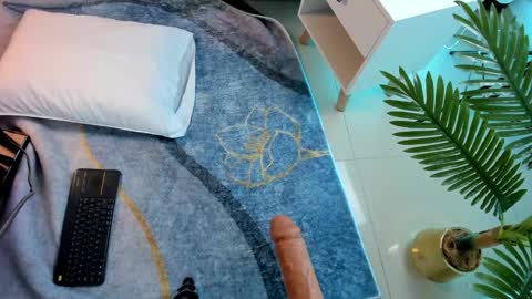   online show from February 8, 2025, 8:21 pm