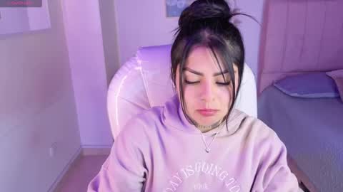 Catalina online show from November 23, 2025, 9:58 pm