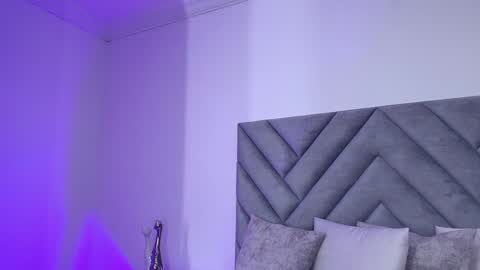 Catalina online show from December 5, 2024, 6:55 pm