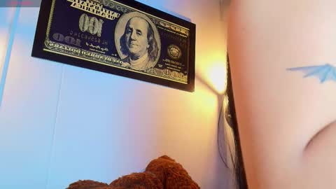 Catalina online show from March 18, 2026, 5:27 pm