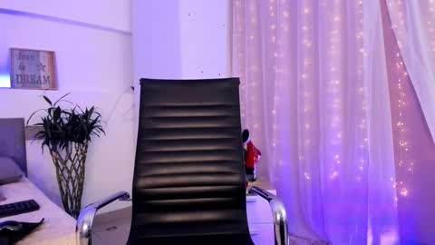 Snapshot of catalinamuss_ chatting on January 30, 2025, 2:04 pm Catalina online show from January 30, 2025, 2:04 pm