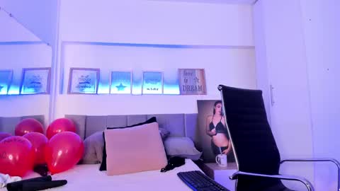 Snapshot of catalinamuss_ chatting on February 18, 2025, 2:06 pm Catalina online show from February 18, 2025, 2:06 pm