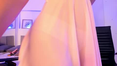 Snapshot of catalinamuss_ chatting on February 28, 2025, 5:48 pm Catalina online show from February 28, 2025, 5:48 pm