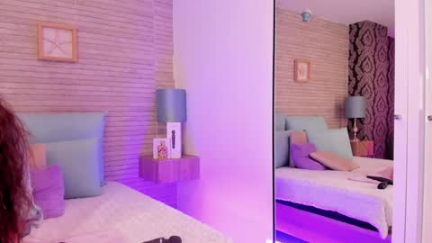 CatalinnaThompson online show from January 8, 2025, 3:17 pm