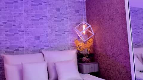 CatalinnaThompson online show from October 27, 2025, 12:09 pm