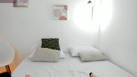 Caterin  online show from September 23, 2025, 9:29 pm