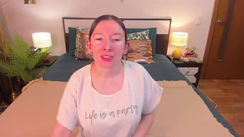 Catrin online show from April 18, 2026, 4:49 am