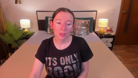 Snapshot of catherinewalls chatting on July 7, 2026, 2:03 am Catrin online show from July 7, 2026, 2:03 am