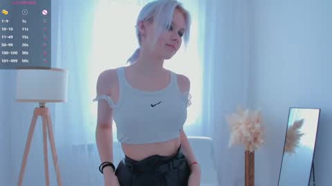 Mia online show from May 27, 2026, 1:13 am
